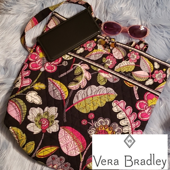 Vera Bradley Handbags - EUC Vera Bradley Tote in Moon Blooms